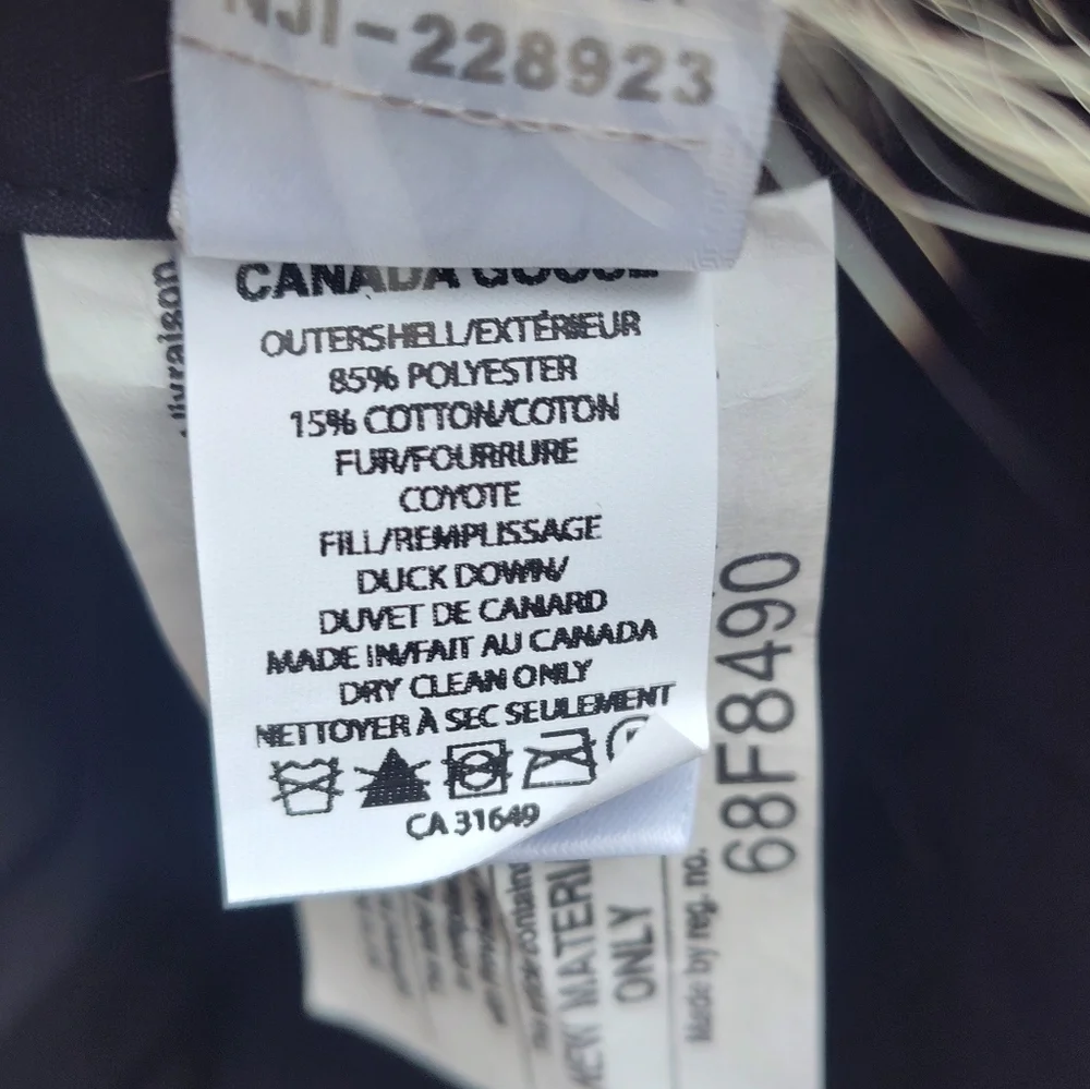 Canada Goose Black Down Hat - Size S/M
